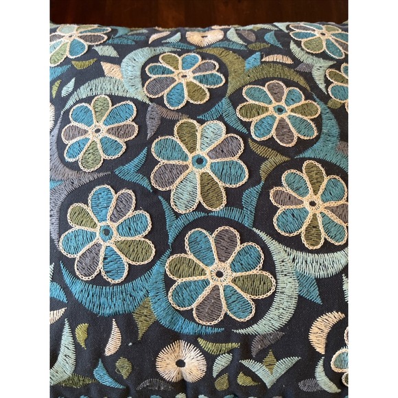 Pottery Barn Outdoor Pillow 18" Square Blue Embriodered Floral‎ Patio Porch Yard - Picture 2 of 4